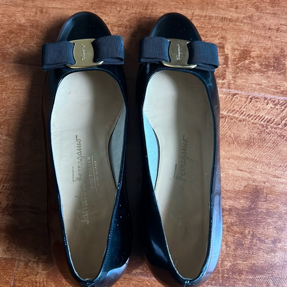 Salvatore Ferragamo Vara Bow pump shoe black 6 6B
